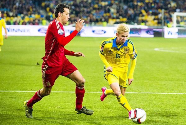 Лучший футболист Украины ноября 2015 года в категории U-19 Александр Зинченко