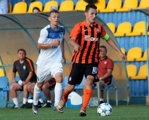 В первом туре сезона-2016/2017 полузащитник Дмитрий Топалов забил за Шахтер U-19 два гола