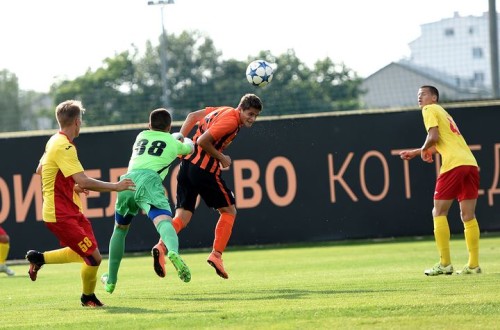 17-летний воспитанник Металлиста Андрей Кулаков забил два гола за Шахтер U-19