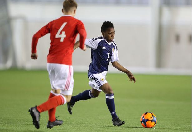 13-летний Карамоко Дембеле сыграл за сборную Шотландии, но будет выступать за команду Англии