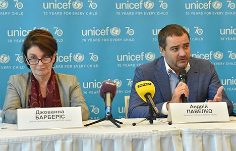 Глава представительства Unicef в Украине Джованна Барберис и президент ФФУ Андрей Павелко